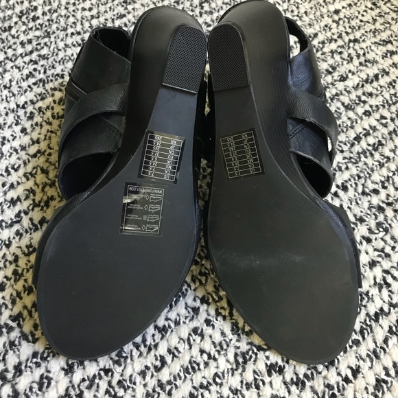Wedge Sandals with Buckle Detail sz 7..5 - Picture 3 of 3
